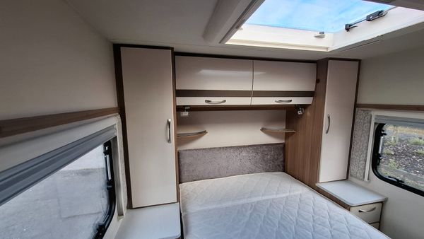 Lunar Clubman SR Island Bed Caravan 384780883