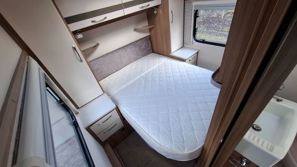 Lunar Clubman SR Island Bed Caravan 384780884