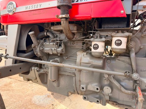 MASSEY FERGUSON 135 VINTAGE TRACTOR.....321. 384860741