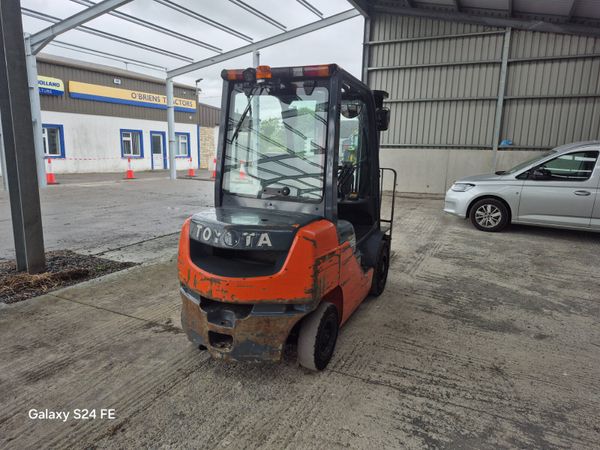 Toyota forklift 385067081