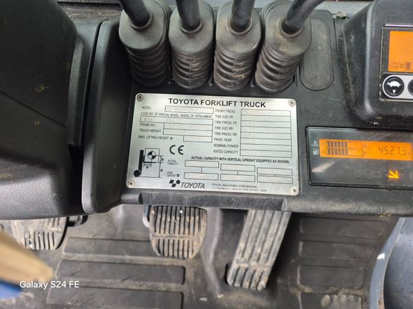 Toyota forklift 385067086