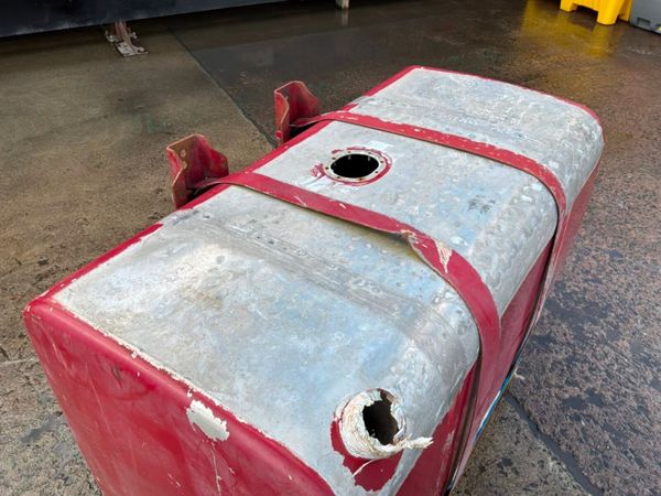 600lts ALUMINIUM DIESEL TANK. & CRADLE. 385074372