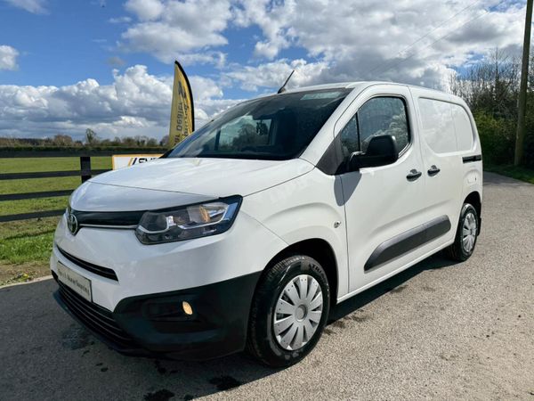 211 Toyota Proace No Vat Spotless*****low kms 385012215