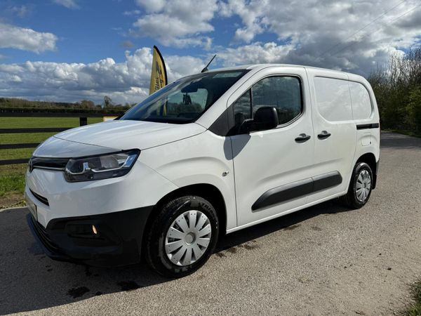 211 Toyota Proace No Vat Spotless*****low kms 385012221