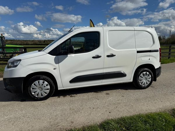 211 Toyota Proace No Vat Spotless*****low kms 385012222