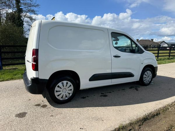 211 Toyota Proace No Vat Spotless*****low kms 385012230