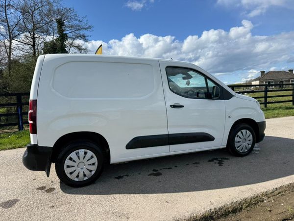 211 Toyota Proace No Vat Spotless*****low kms 385012231