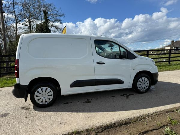 211 Toyota Proace No Vat Spotless*****low kms 385012232