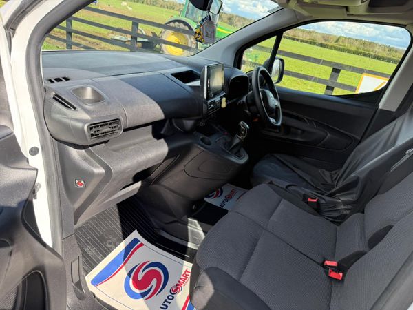 211 Toyota Proace No Vat Spotless*****low kms 385012236