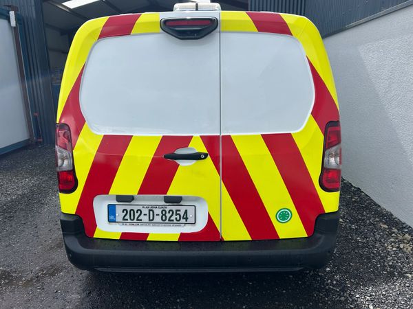 2020 Peugeot Partner only 58’000 kms!! 385035393