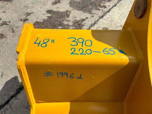 UNUSED 48" DIGGING BUCKET...65mm PINS......1996d. 385153966