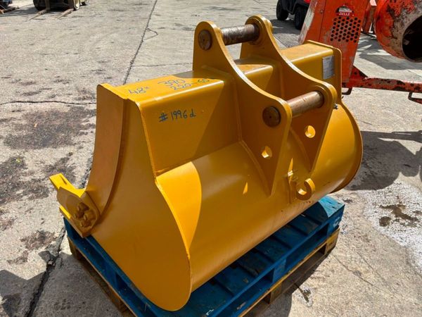 UNUSED 48" DIGGING BUCKET...65mm PINS......1996d. 385153967