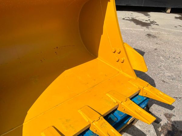 UNUSED 48" DIGGING BUCKET...65mm PINS......1996d. 385153971