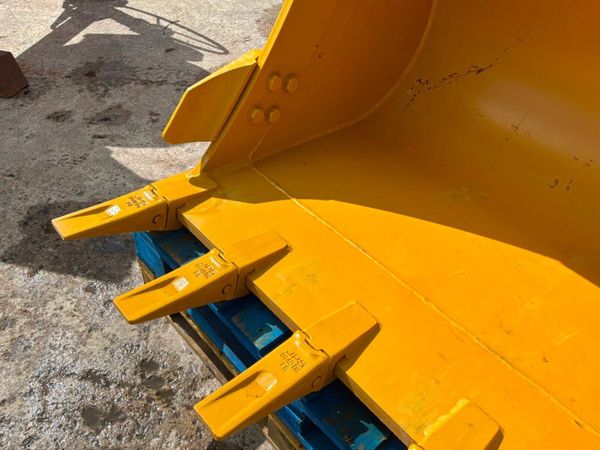 UNUSED 48" DIGGING BUCKET...65mm PINS......1996d. 385153972