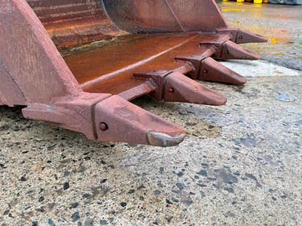 60"  WBB DIGGING BUCKET......80mm PINS...REPAIRS. 385121792