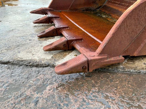 60"  WBB DIGGING BUCKET......80mm PINS...REPAIRS. 385121794