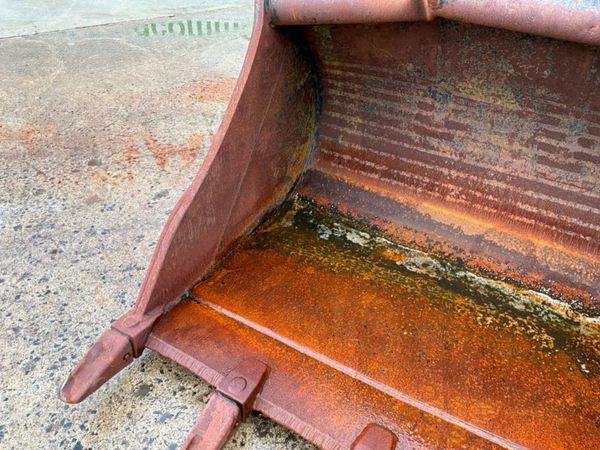 60"  WBB DIGGING BUCKET......80mm PINS...REPAIRS. 385121795