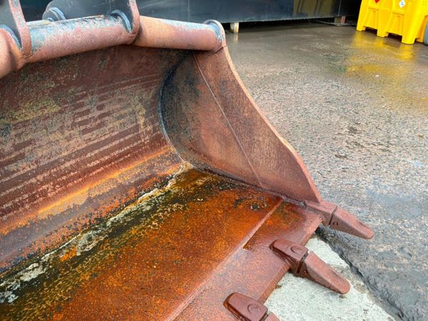 60"  WBB DIGGING BUCKET......80mm PINS...REPAIRS. 385121796