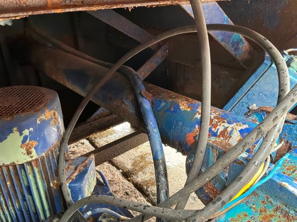 WASTE RECYCLING COMPACTOR........1066v. 385125995