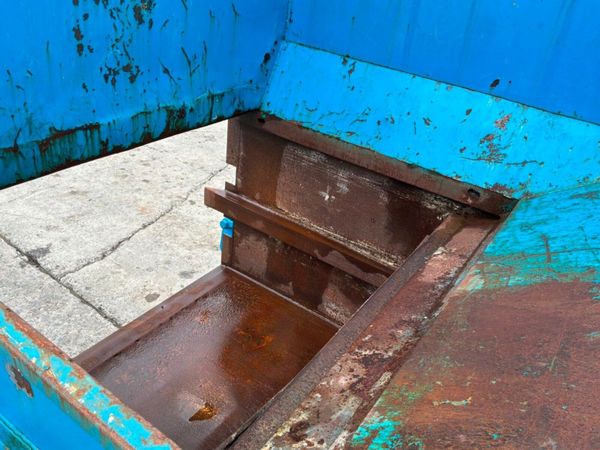 WASTE RECYCLING COMPACTOR........1066v. 385126007