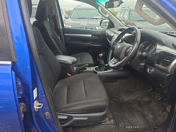 Toyota Hilux 2.4 Invincible 385132975