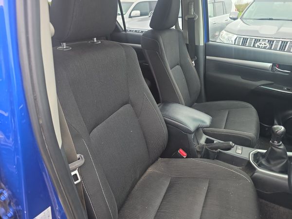 Toyota Hilux 2.4 Invincible 385132992