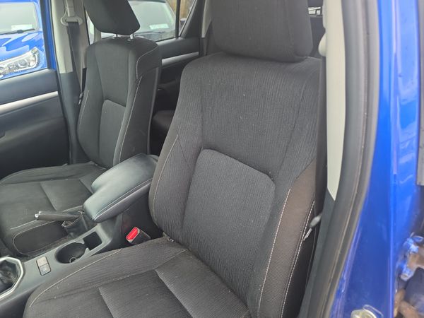 Toyota Hilux 2.4 Invincible 385132994