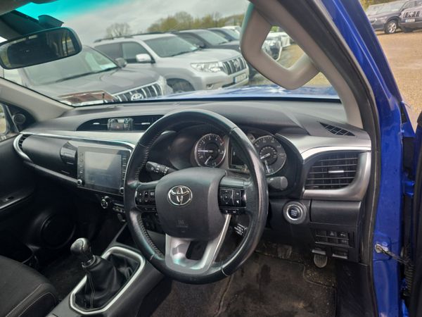 Toyota Hilux 2.4 Invincible 385132996