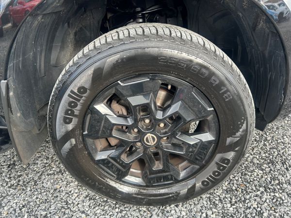 NISSAN NAVARA 2.3D AUTO N-GUARD NO VAT VRT CVRT 385289000