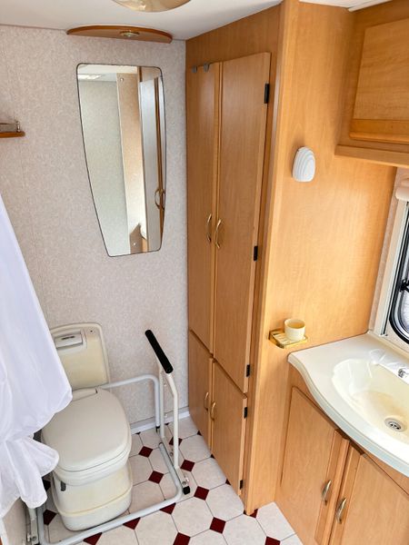 ✨BAILEY PAGEANT WHEEL CHAIR ACCESSIBLE 4✨ 385299078