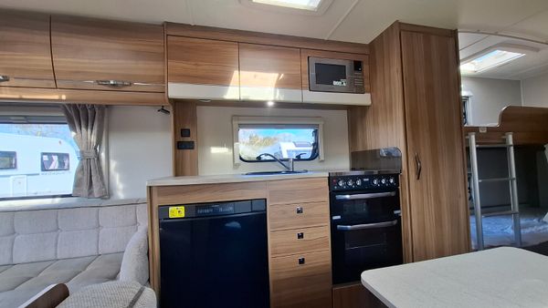 Elddis Avante 6 berth caravan 385210137