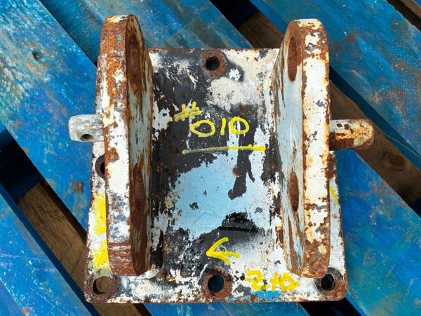MICRO / MINI DIGGER CRADLE.....25mm PINS....010. 385224600