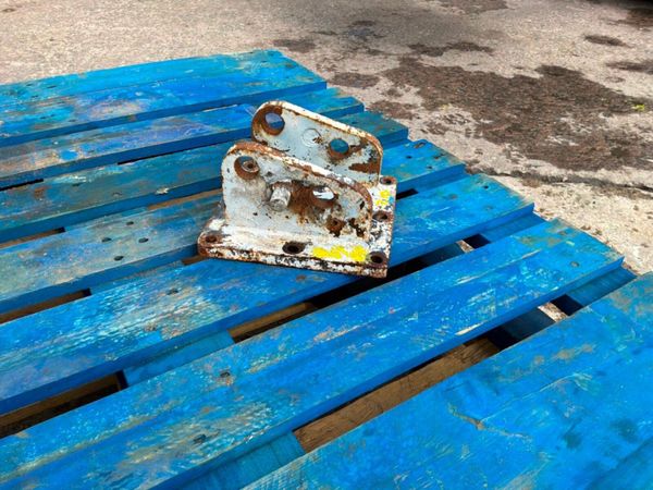 MICRO / MINI DIGGER CRADLE.....25mm PINS....010. 385224602
