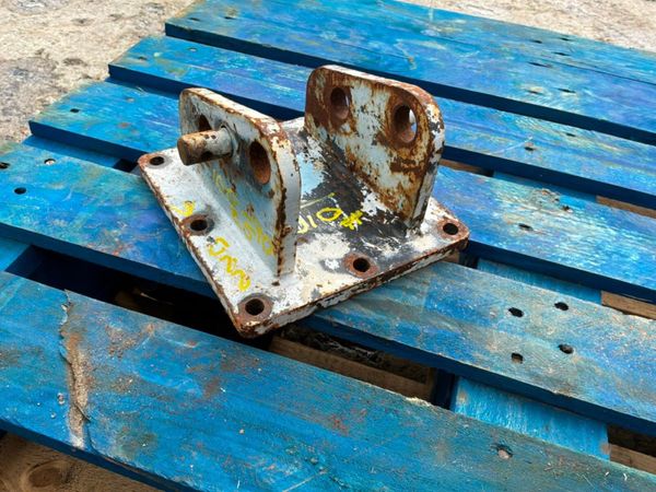 MICRO / MINI DIGGER CRADLE.....25mm PINS....010. 385224607