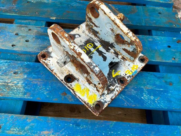 MICRO / MINI DIGGER CRADLE.....25mm PINS....010. 385224608