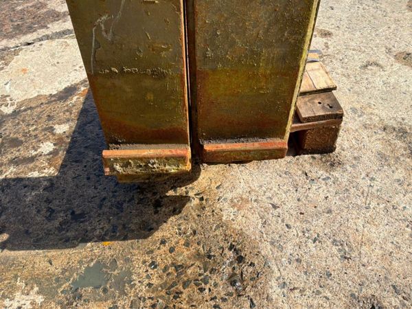 72" LONG FORKS...........25"CARRIAGE.........843v. 385235875
