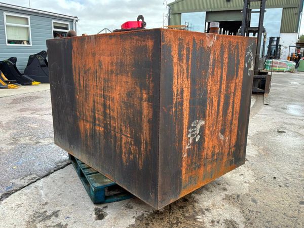 2700lts DIESEL FUEL STORAGE TANK........129 385312837
