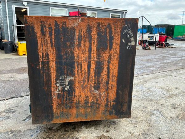 2700lts DIESEL FUEL STORAGE TANK........129 385312839