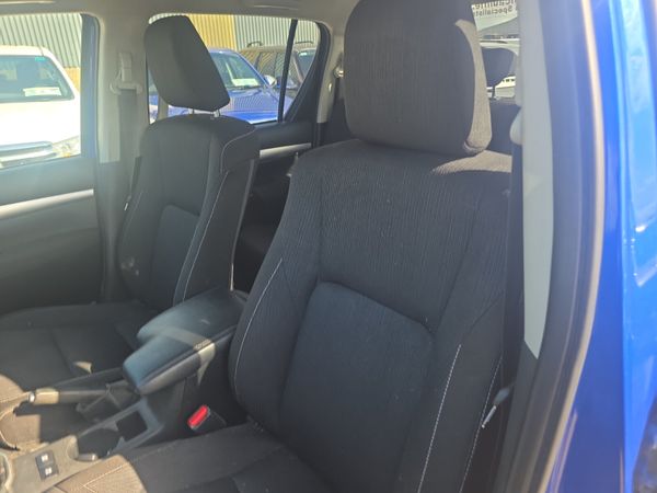 Toyota Hilux 2.4 D4D Invincible 385337035