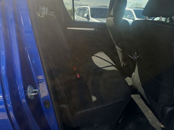 Toyota Hilux 2.4 D4D Invincible 385337036