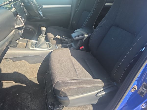 Toyota Hilux 2.4 D4D Invincible 385337037