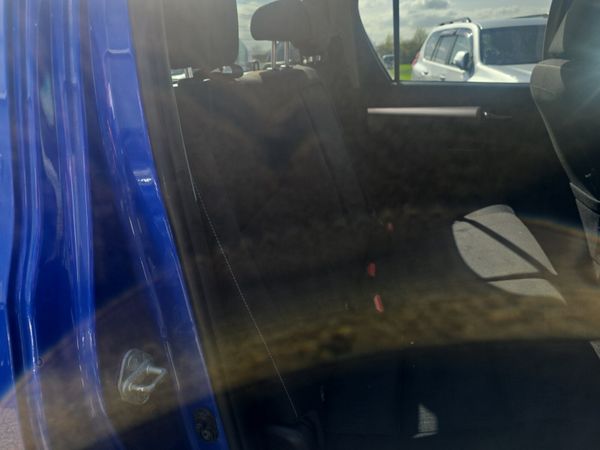 Toyota Hilux 2.4 D4D Invincible 385337039