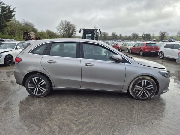 2021 Mercedes B-Class *For parts* 385446399