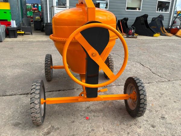 UNUSED DIESEL CEMENT MIXER......4 BAG.....1630. 385459501
