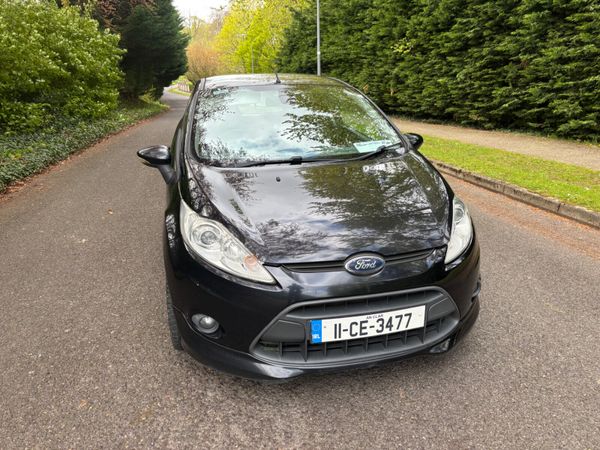 2011 Ford Fiesta van 385568046