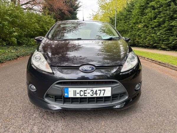 2011 Ford Fiesta van 385568037