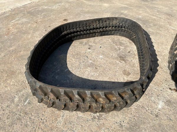 UNUSED 300 x 52.5 x 84 RUBBER TRACKS.......1797. 385648310