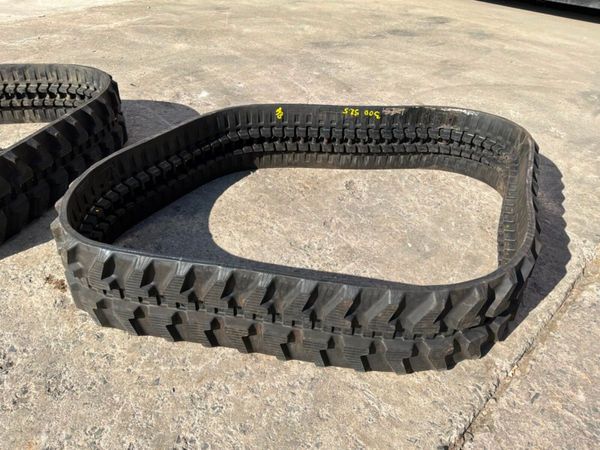 UNUSED 300 x 52.5 x 84 RUBBER TRACKS.......1797. 385648312