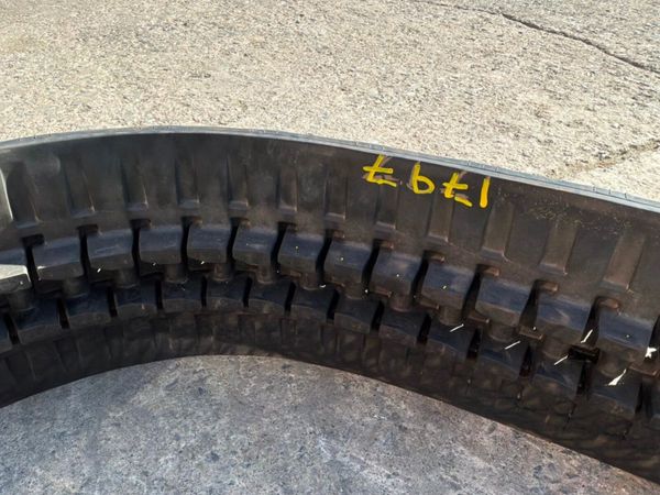 UNUSED 300 x 52.5 x 84 RUBBER TRACKS.......1797. 385648314