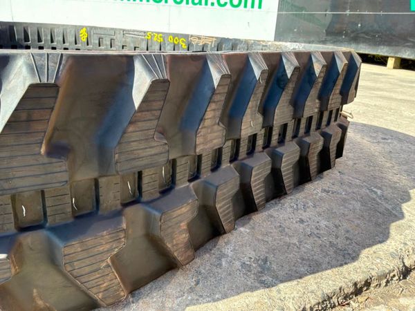 UNUSED 300 x 52.5 x 84 RUBBER TRACKS.......1797. 385648316
